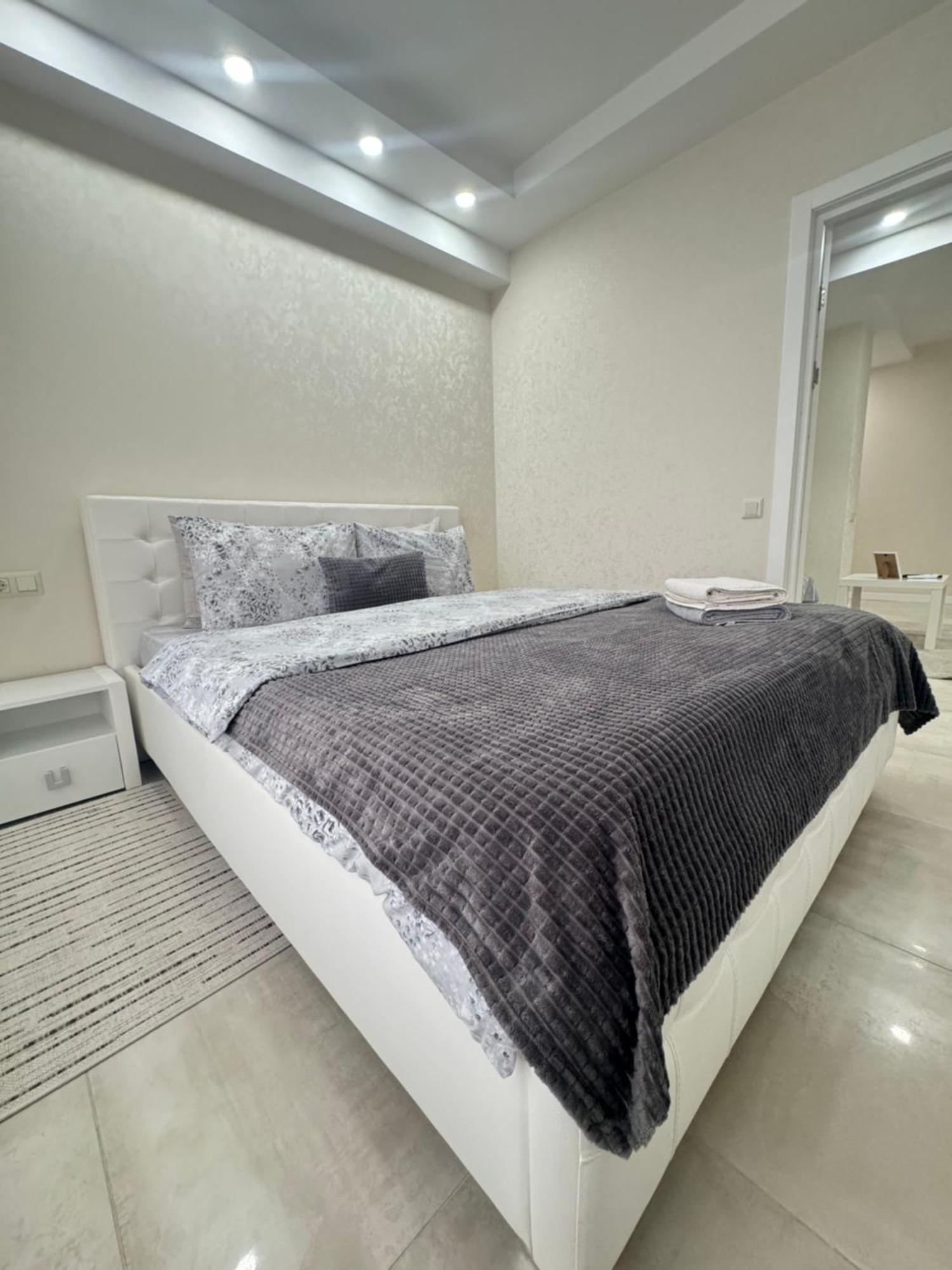 New Lux Apartment In 基希讷乌 外观 照片